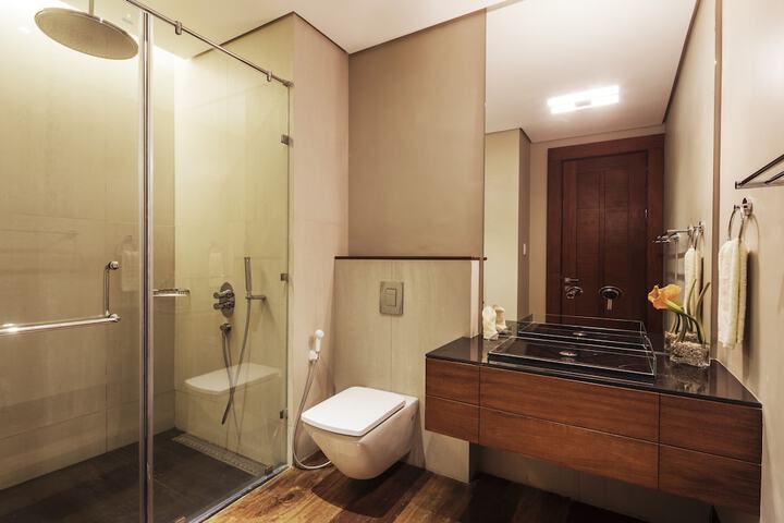 Room 17 of 34
