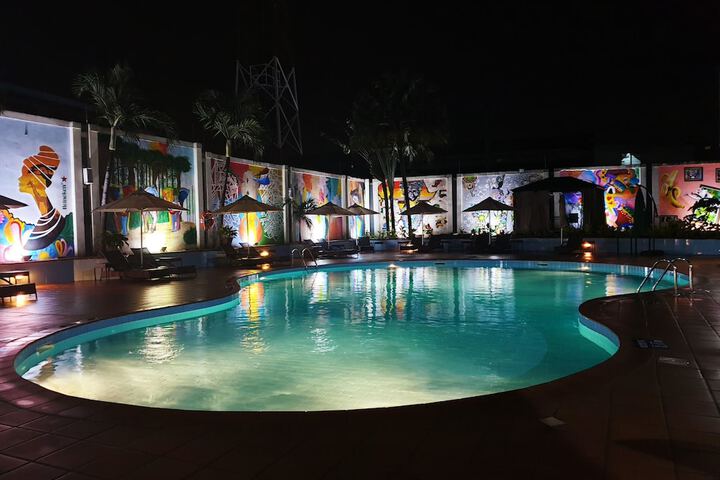 Hotel with Pool