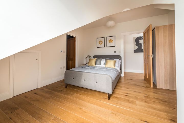 Room 5 of 14