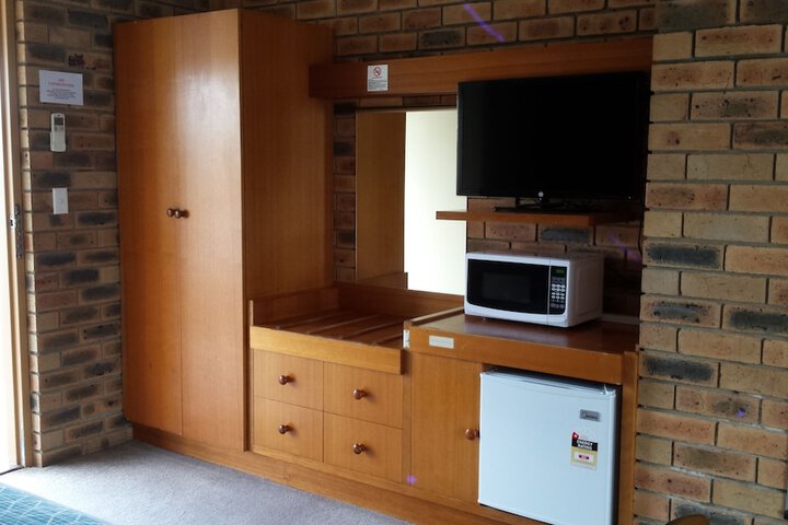Room 4 of 33