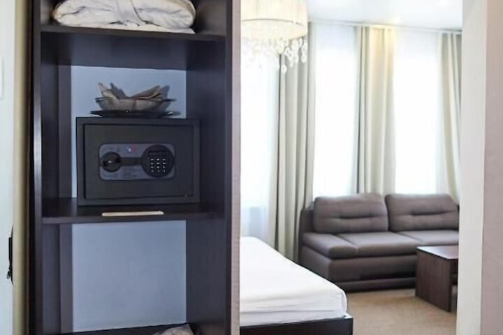 Room 7 of 82