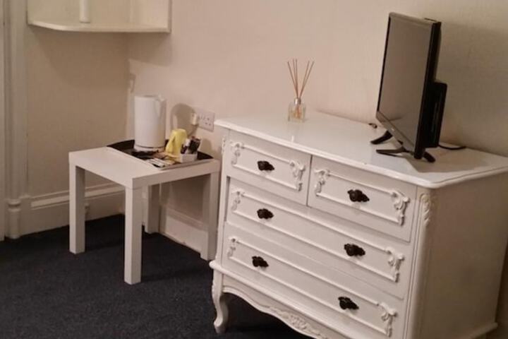 Room 16 of 33