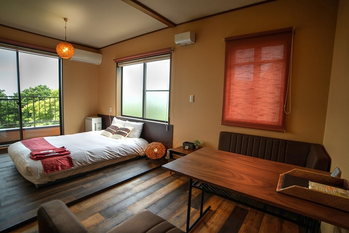 Room 6 of 13