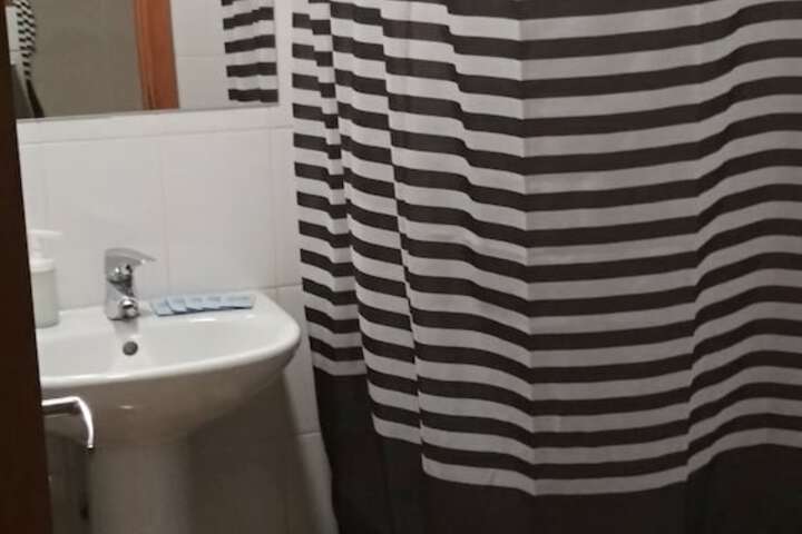 Room 28 of 68