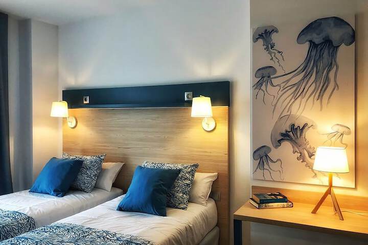 Room 9 of 90