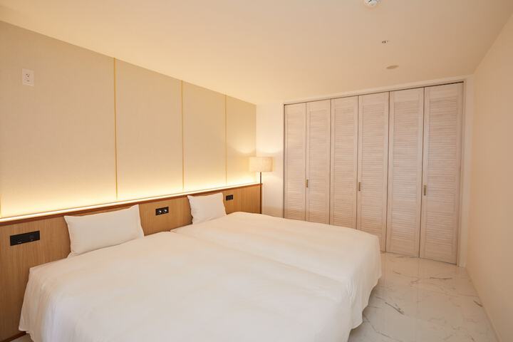 Room 12 of 130