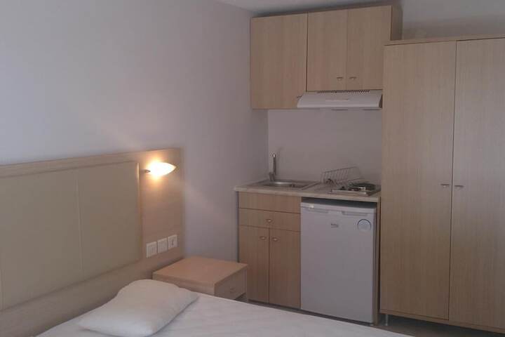 Room 7 of 12