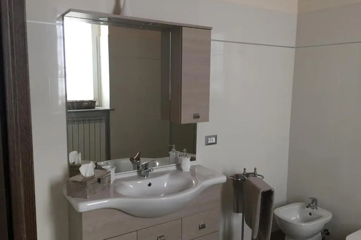 Room 5 of 16