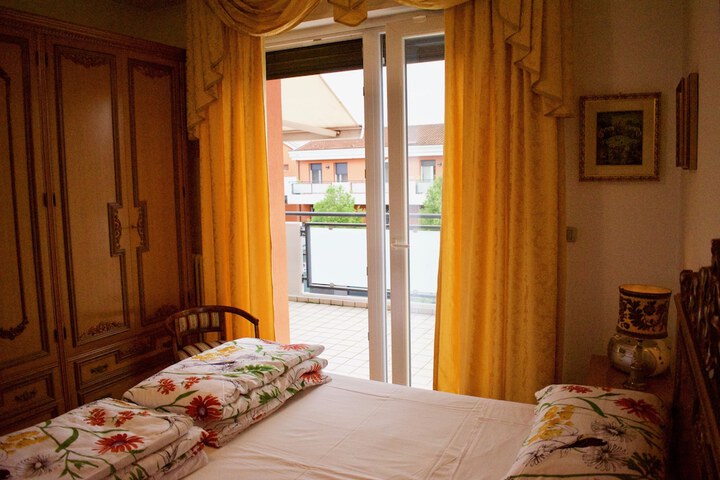 Room 3 of 43