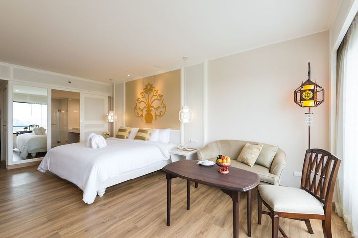 Room 17 of 182