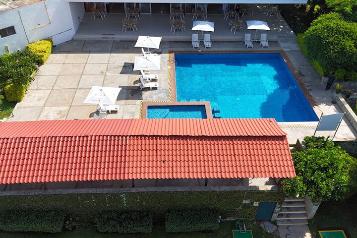 Pool 30 of 56