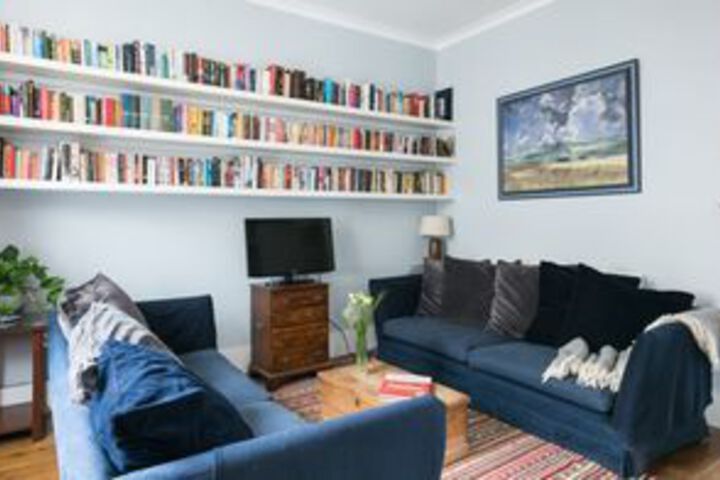 Contemporary 2BR Flat near The Oval