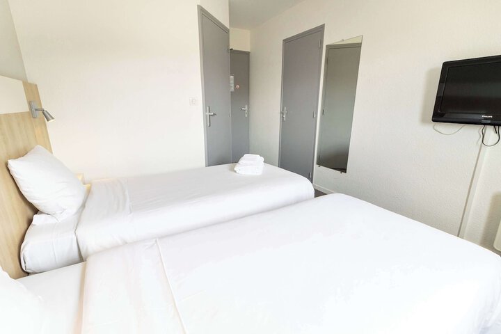 Room 11 of 38