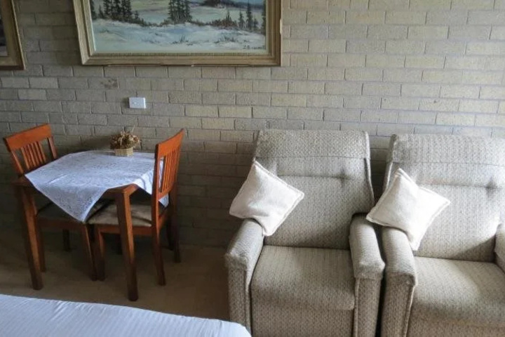 Room 3 of 16