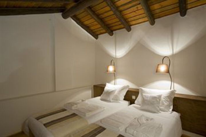 Room 16 of 28