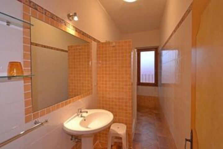 Room 2 of 28