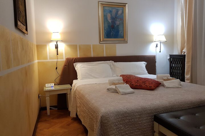 Room 6 of 23