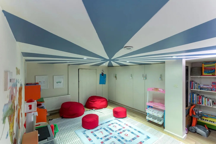 Room 9 of 15