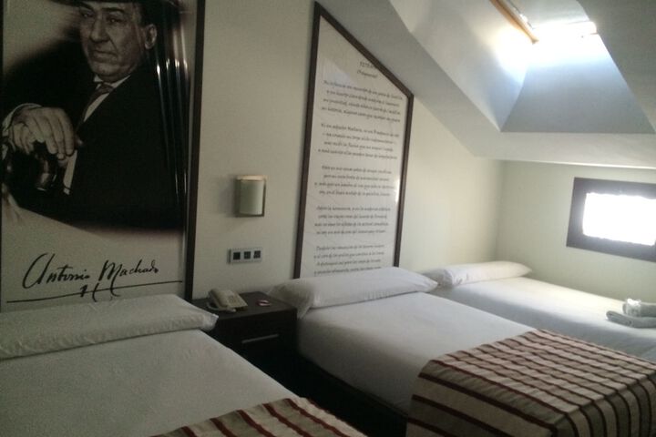Room 6 of 16