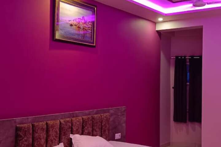 Room 8 of 28
