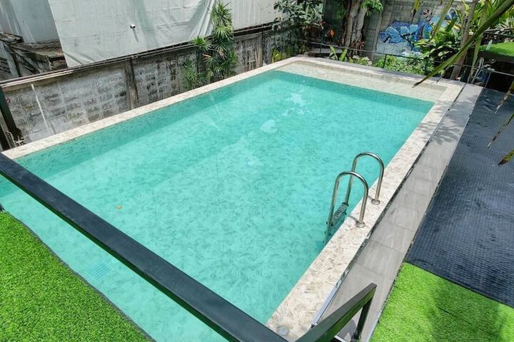 Pool 40 of 60