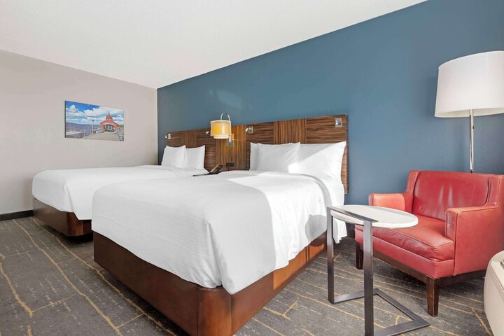 2 Double Beds (3 of 10)