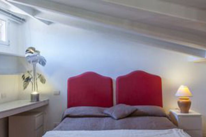 Room 18 of 28