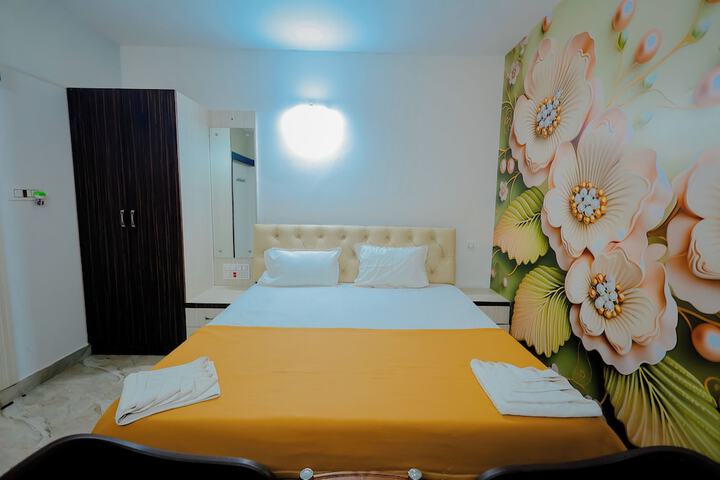 Room 3 of 94