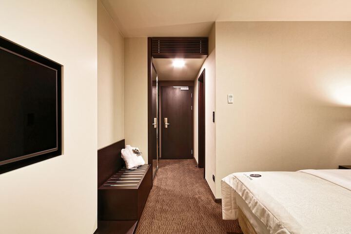 Room 34 of 43
