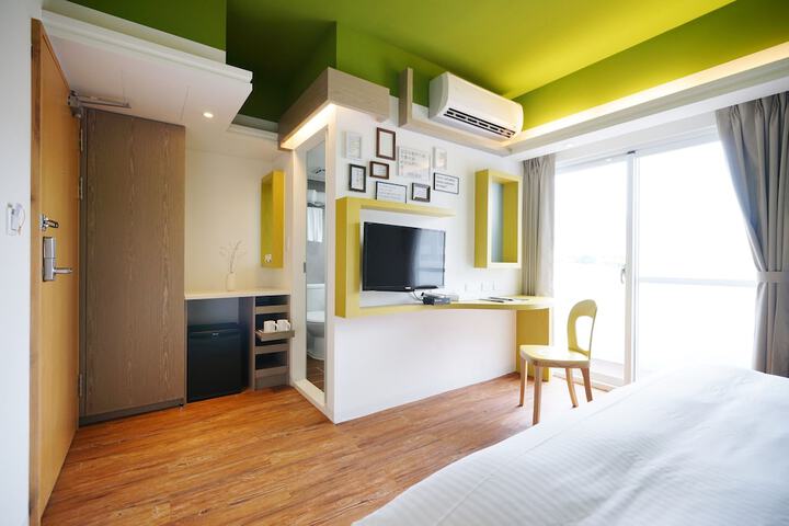 Room 15 of 51