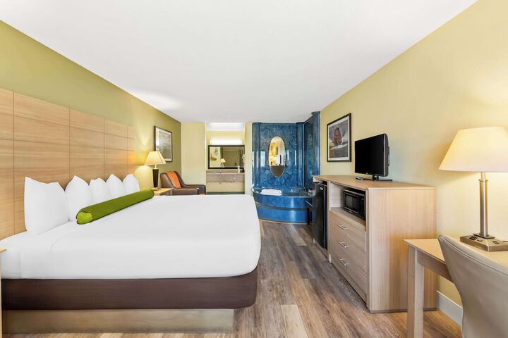 Room 13 of 25