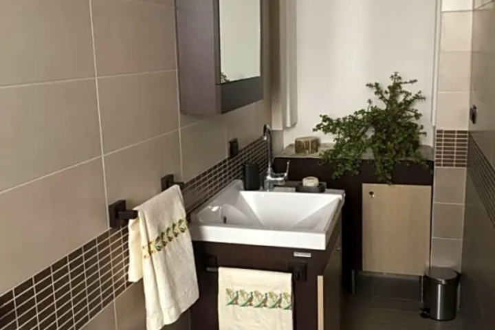Room 8 of 14