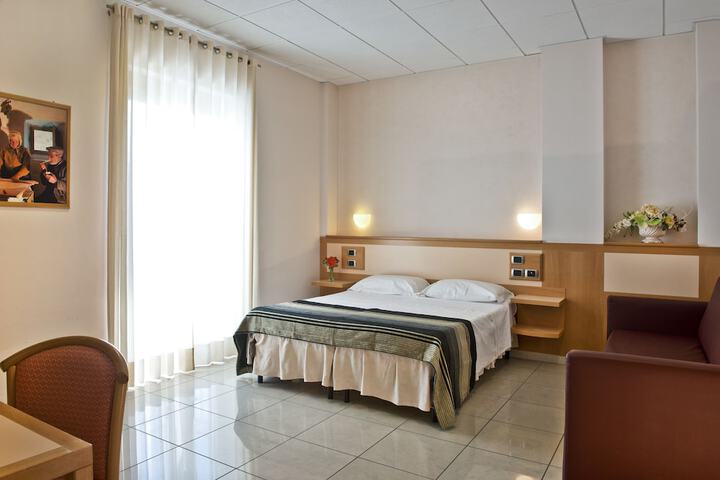 Room 4 of 38