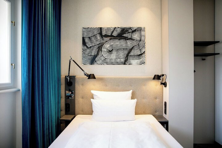 Room 8 of 39