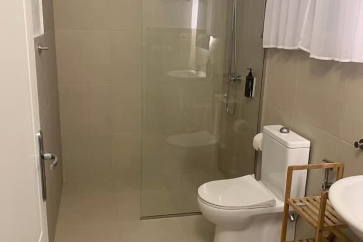 Room 33 of 37