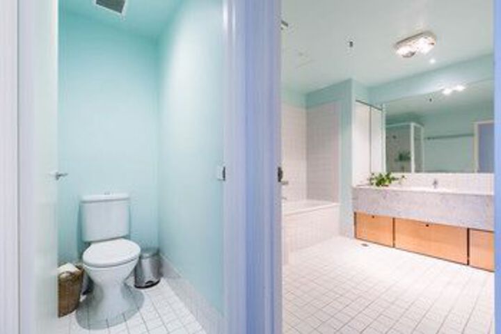 Room 4 of 16