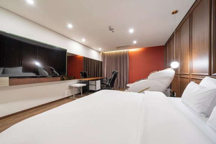 Room 8 of 29