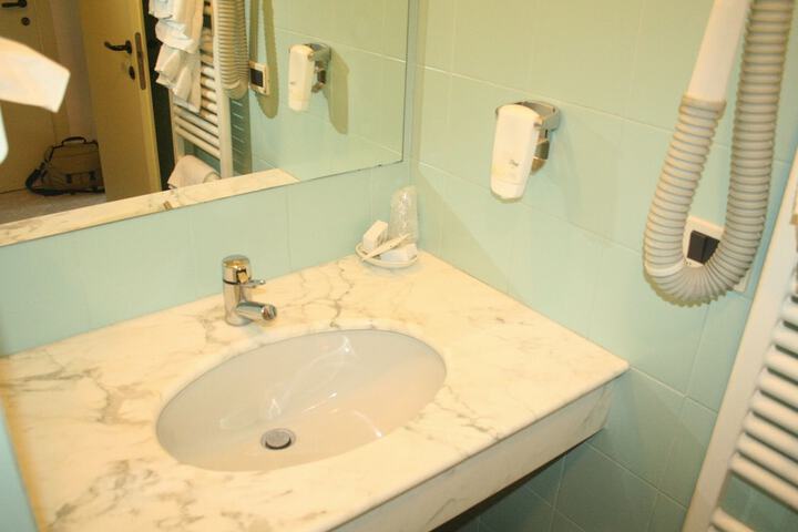 Room 15 of 25
