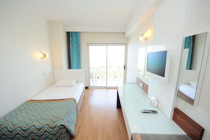 Room 7 of 120