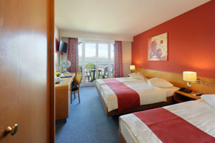 Room 36 of 102