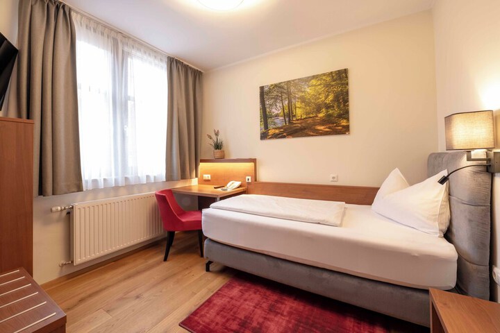 Room 14 of 38