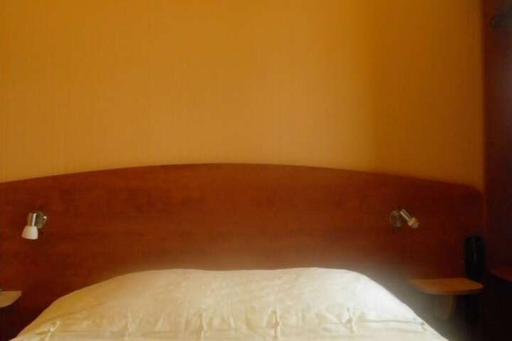 Room 5 of 62