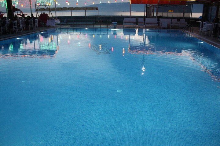 Pool 14 of 24