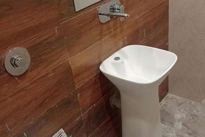 Room 12 of 18