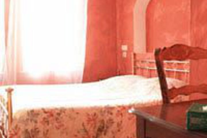 Room 10 of 16