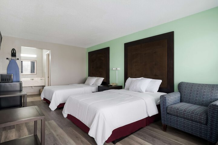 2 Double Beds (11 of 11)