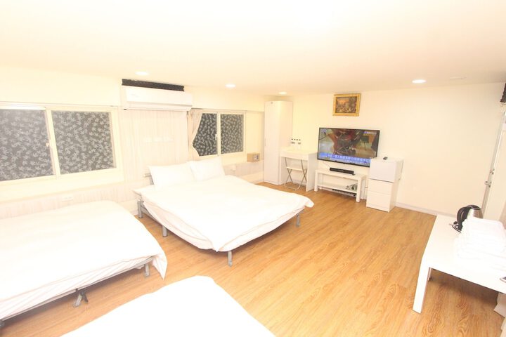 Room 53 of 246