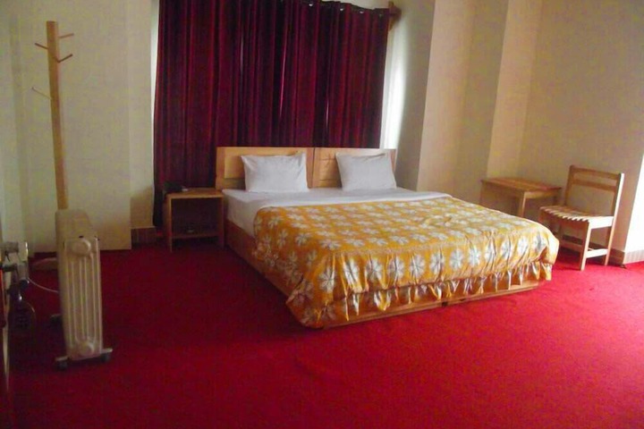 Room 4 of 8
