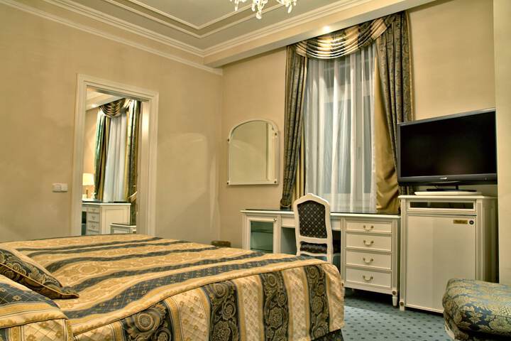 Room 9 of 64