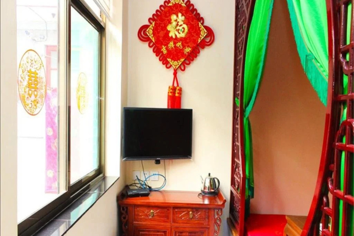 Room 11 of 13